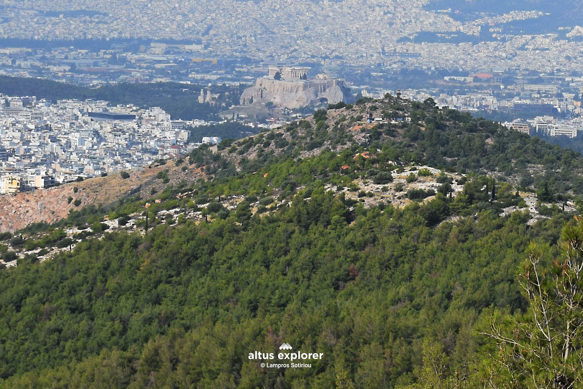 Υμηττος μονοπατι με θεα την ακροπολη